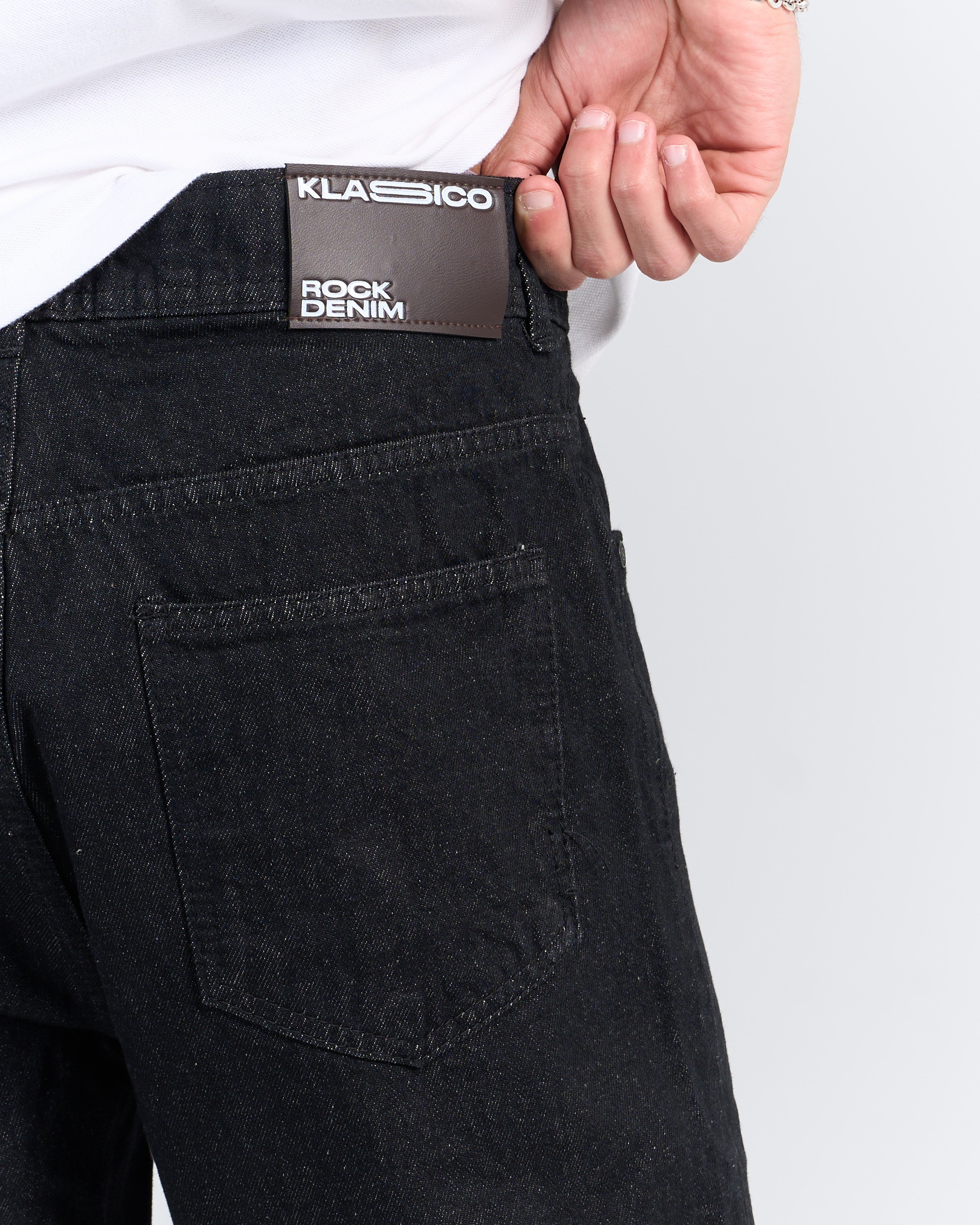Klassico Straight Fit – Black